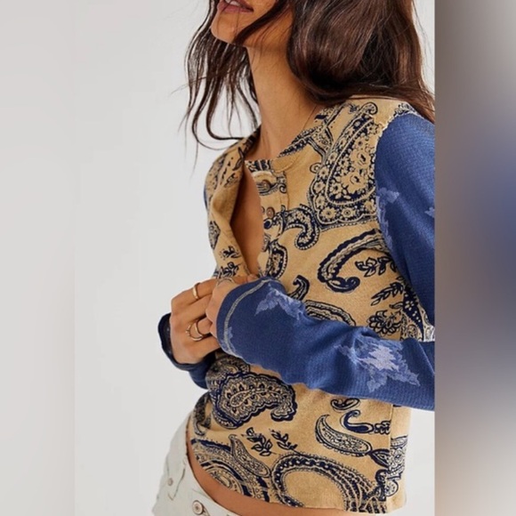 Free People Tops - Free People Crossroads paisley and stars mixed print Henley size x-small